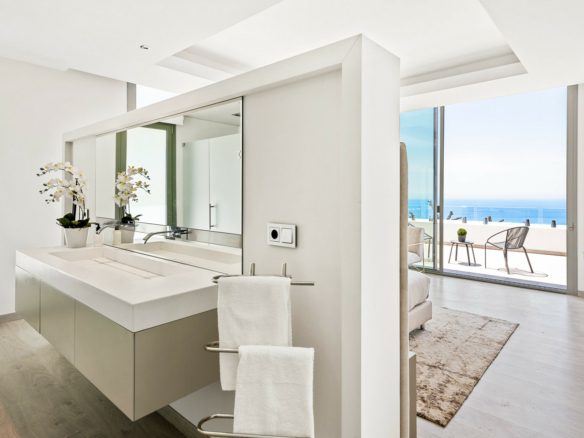 Marbella East – Modern  villa – Sea View – 8 cars garage