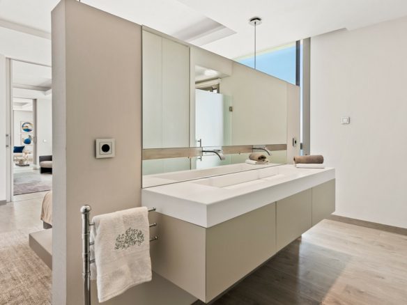 Marbella East – Modern  villa – Sea View – 8 cars garage