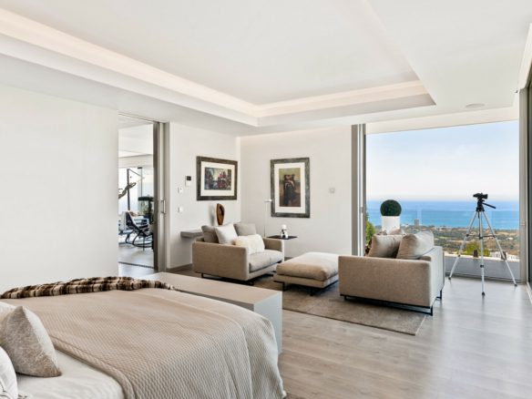 Marbella East – Modern  villa – Sea View – 8 cars garage