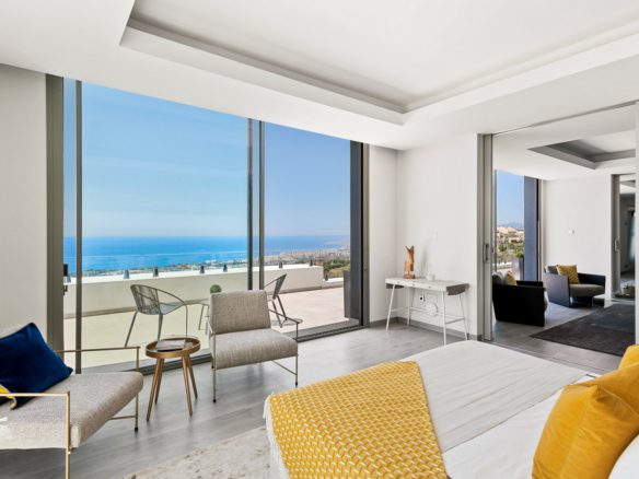 Marbella East – Modern  villa – Sea View – 8 cars garage