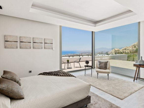 Marbella East – Modern  villa – Sea View – 8 cars garage