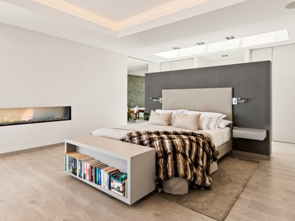 Marbella East – Modern  villa – Sea View – 8 cars garage