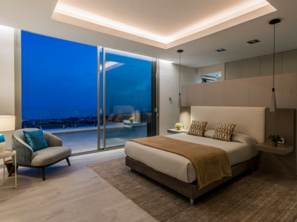 Marbella East – Modern  villa – Sea View – 8 cars garage