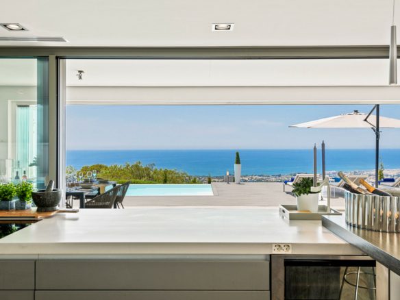 Marbella East – Modern  villa – Sea View – 8 cars garage