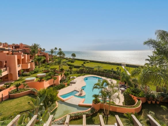 Marbella East – Beachfront Duplex Penthouse & Apts
