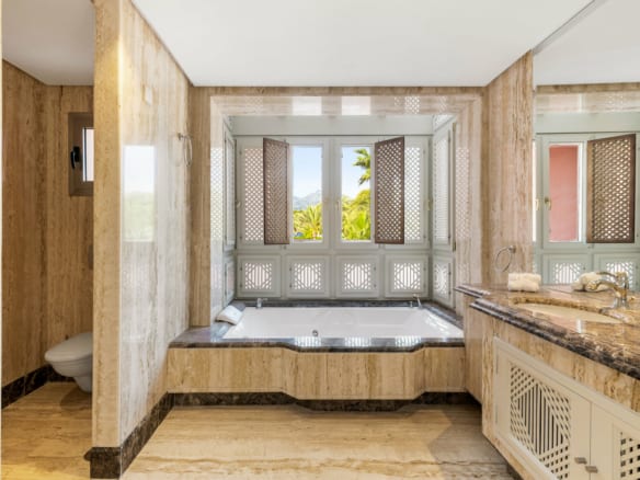 Marbella East – Beachfront Duplex Penthouse & Apts