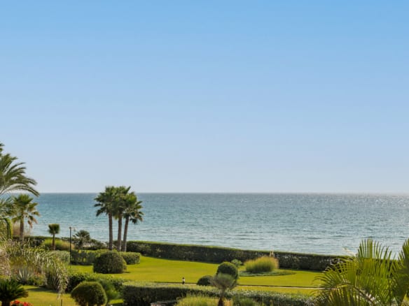Marbella East – Beachfront Duplex Penthouse & Apts