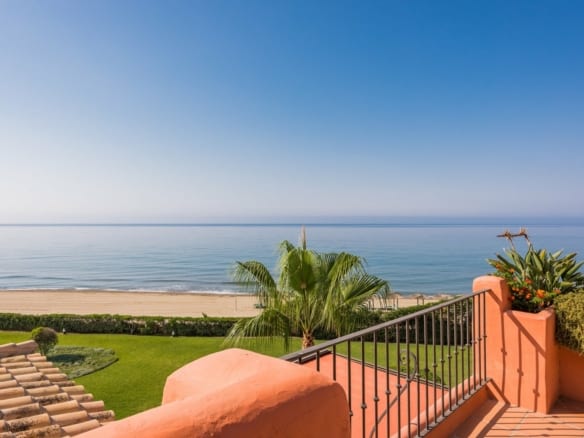 Marbella East – Beachfront Duplex Penthouse & Apts