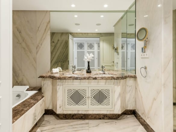 Marbella East – Beachfront Duplex Penthouse & Apts