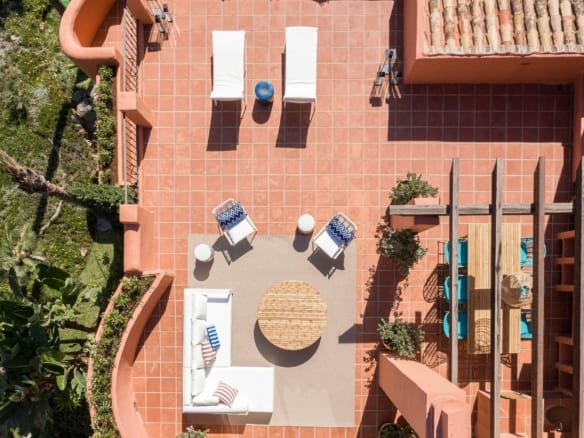 Marbella East – Beachfront Duplex Penthouse & Apts