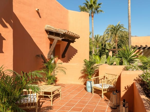 Marbella East – Beachfront Duplex Penthouse & Apts