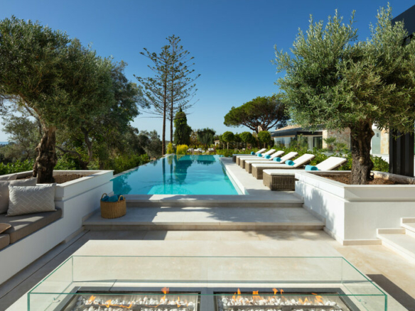 Nueva Andalucia- Impressive 1st Line Golf Villa