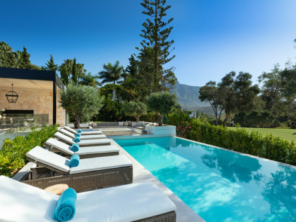Nueva Andalucia- Impressive 1st Line Golf Villa