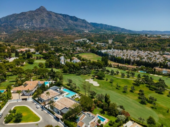 Nueva Andalucia- Impressive 1st Line Golf Villa