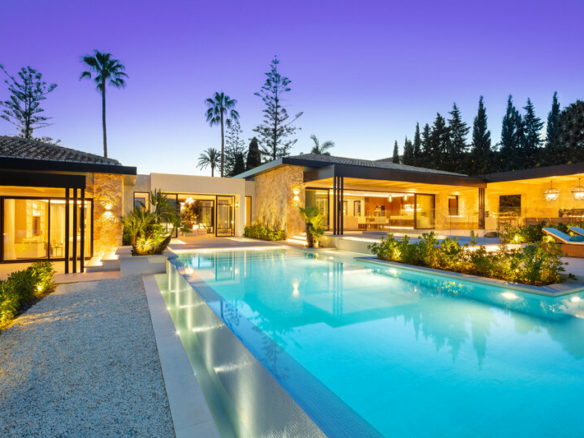 Nueva Andalucia- Impressive 1st Line Golf Villa