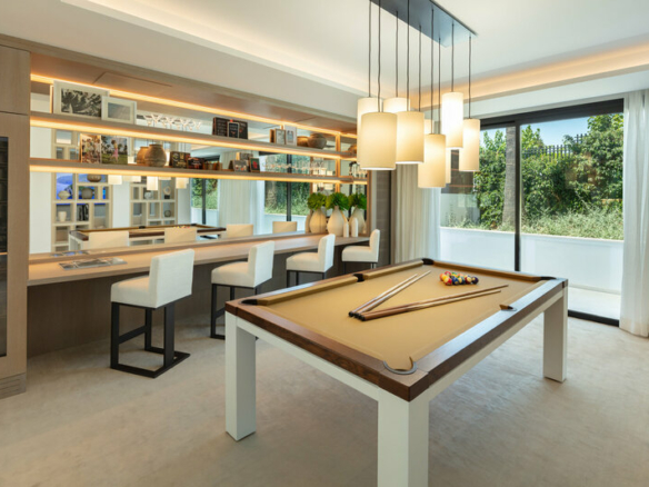 Nueva Andalucia- Impressive 1st Line Golf Villa