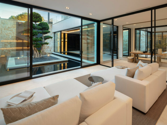 Nueva Andalucia- Impressive 1st Line Golf Villa