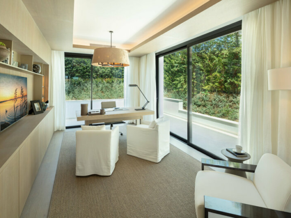 Nueva Andalucia- Impressive 1st Line Golf Villa