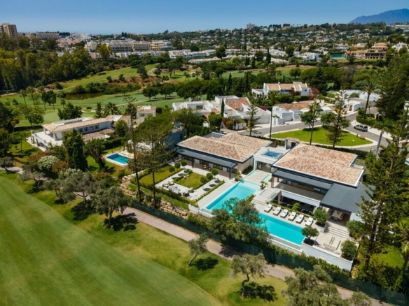 Nueva Andalucia- Impressive 1st Line Golf Villa