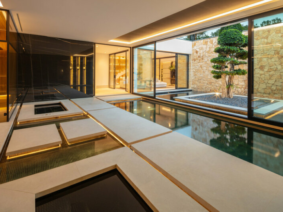 Nueva Andalucia- Impressive 1st Line Golf Villa