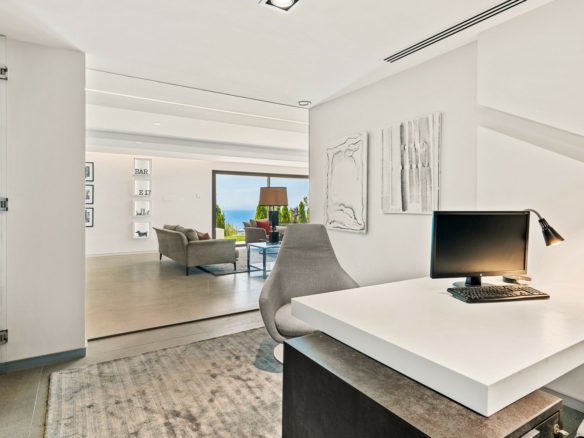 Marbella East – Modern  villa – Sea View – 8 cars garage