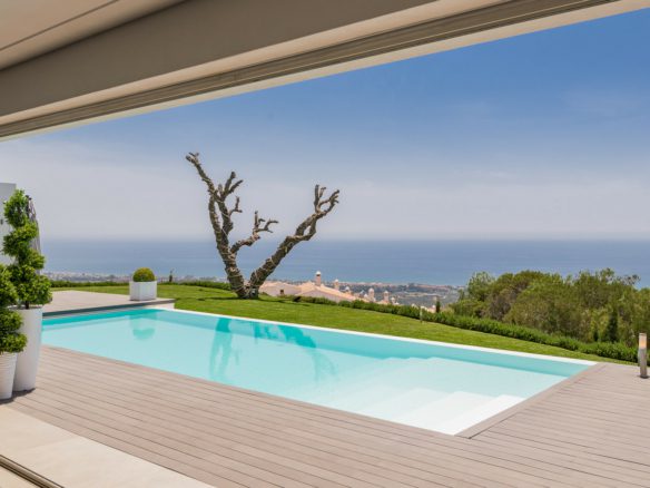 Marbella East – Modern  villa – Sea View – 8 cars garage