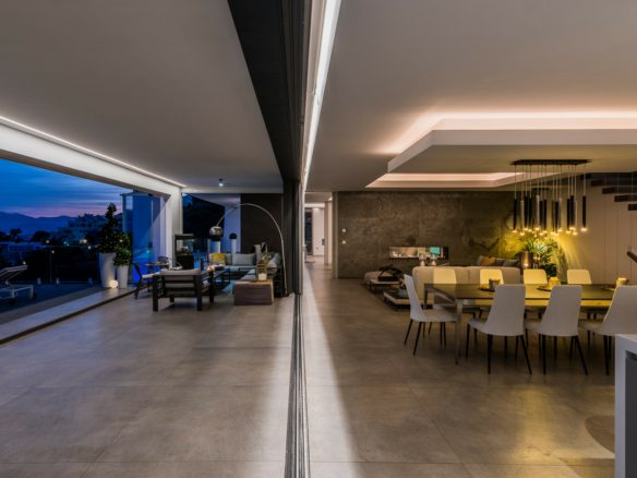 Marbella East – Modern  villa – Sea View – 8 cars garage