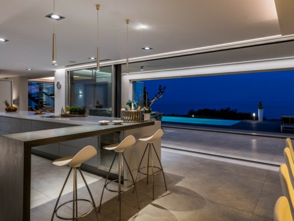 Marbella East – Modern  villa – Sea View – 8 cars garage