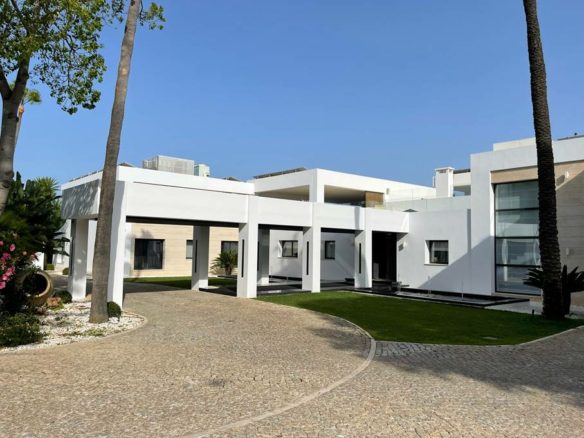 Beachfront Mansion – 10 min  Puerto Banus – RENT