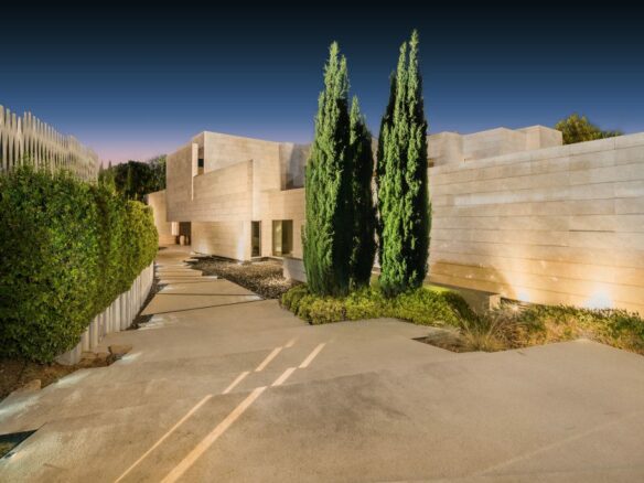 For Rent – Marbella – Modern villa – Tennis Court & Sea Views