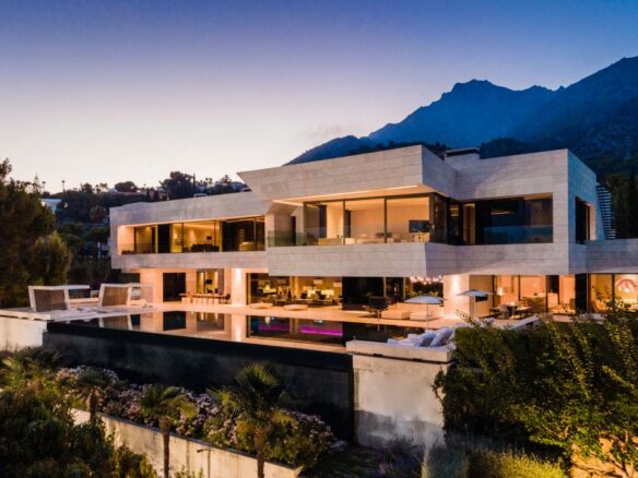 For Rent – Marbella – Modern villa – Tennis Court & Sea Views