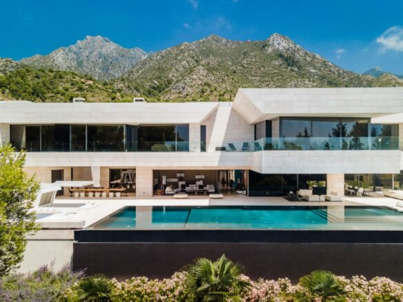 For Rent – Marbella – Modern villa – Tennis Court & Sea Views