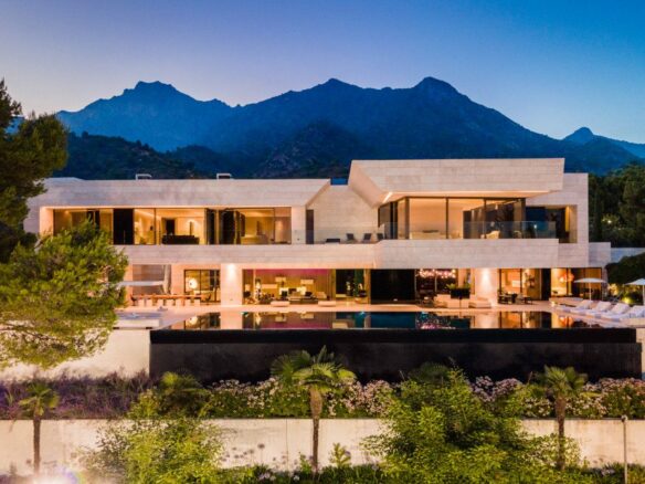 For Rent – Marbella – Modern villa – Tennis Court & Sea Views