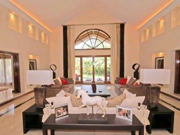Nueva Andalucia –  6bed Mansion – 1st line Golf