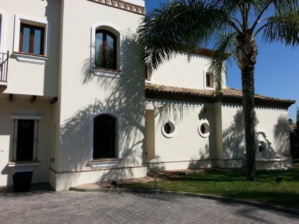 Nueva Andalucia –  6bed Mansion – 1st line Golf
