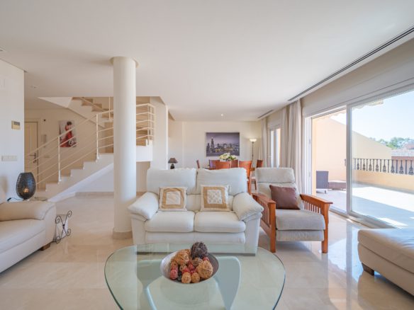 Nueva Andalucia – 3 bed duplex Penthouse  – Sea views