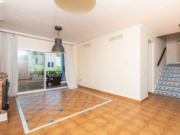 Nueva Andalucia  – 4B House – South facing