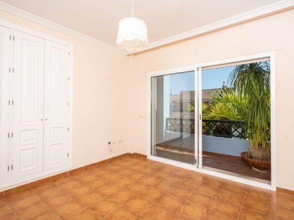 Nueva Andalucia  – 4B House – South facing