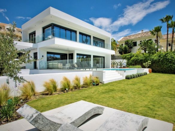 Benahavis – Modern 5 bed villa  – Golf views