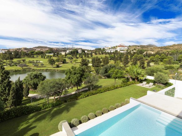 Benahavis – Modern 5 bed villa  – Golf views