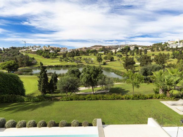 Benahavis – Modern 5 bed villa  – Golf views