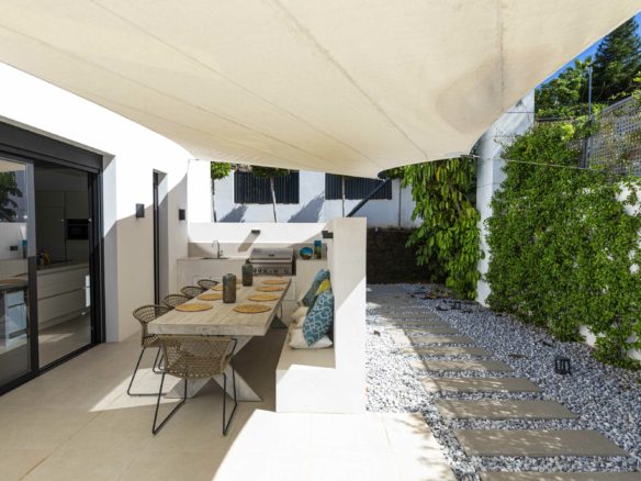 Benahavis – Modern 5 bed villa  – Golf views