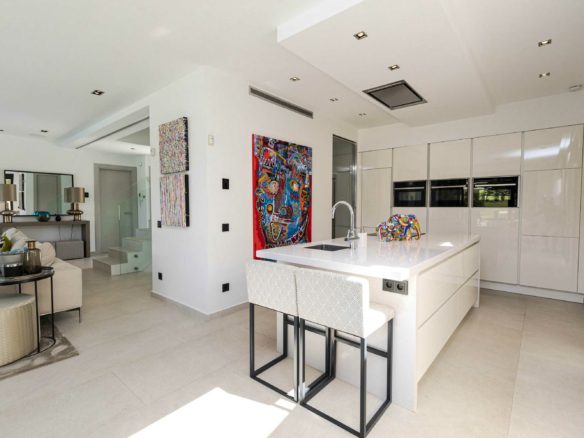 Benahavis – Modern 5 bed villa  – Golf views