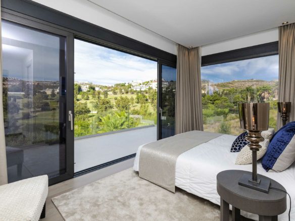 Benahavis – Modern 5 bed villa  – Golf views