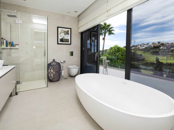 Benahavis – Modern 5 bed villa  – Golf views