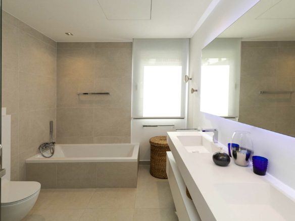 Benahavis – Modern 5 bed villa  – Golf views