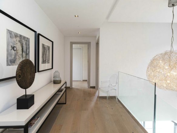 Benahavis – Modern 5 bed villa  – Golf views