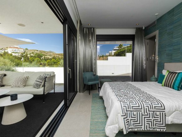 Benahavis – Modern 5 bed villa  – Golf views