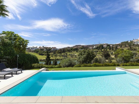 Benahavis – Modern 5 bed villa  – Golf views