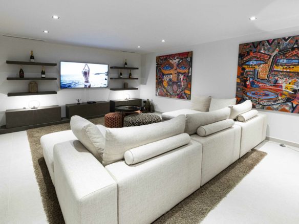 Benahavis – Modern 5 bed villa  – Golf views